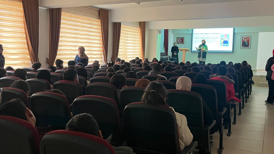 Tütün Bağımlılığı ve Akran Zorbalığı Semineri